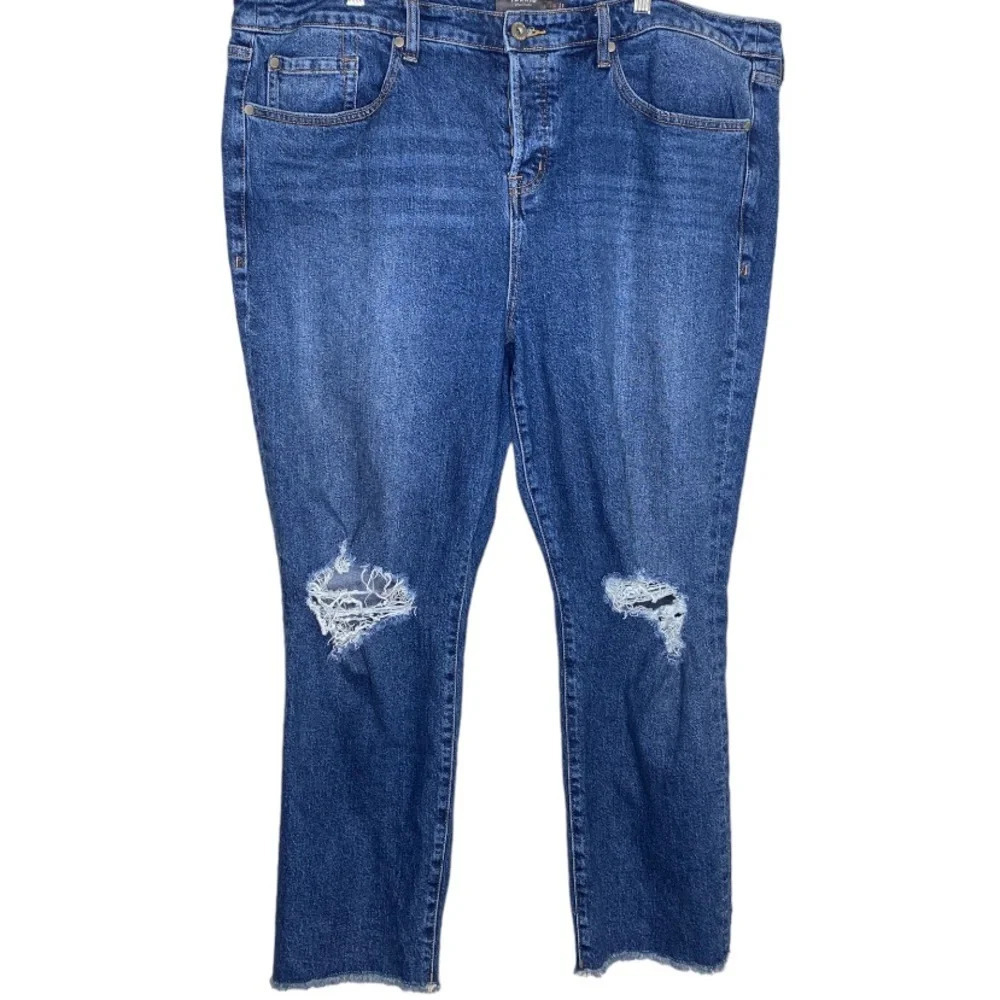 Torrid Medium Wash High Rise Button Fly Distressed Straight Jeans Plus Size 18 R - Picture 2 of 11